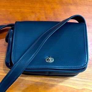 🆕 Elegant Navy Leather Shoulder Bag